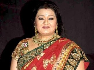 Apara Mehta as Savita Mansukh Virani